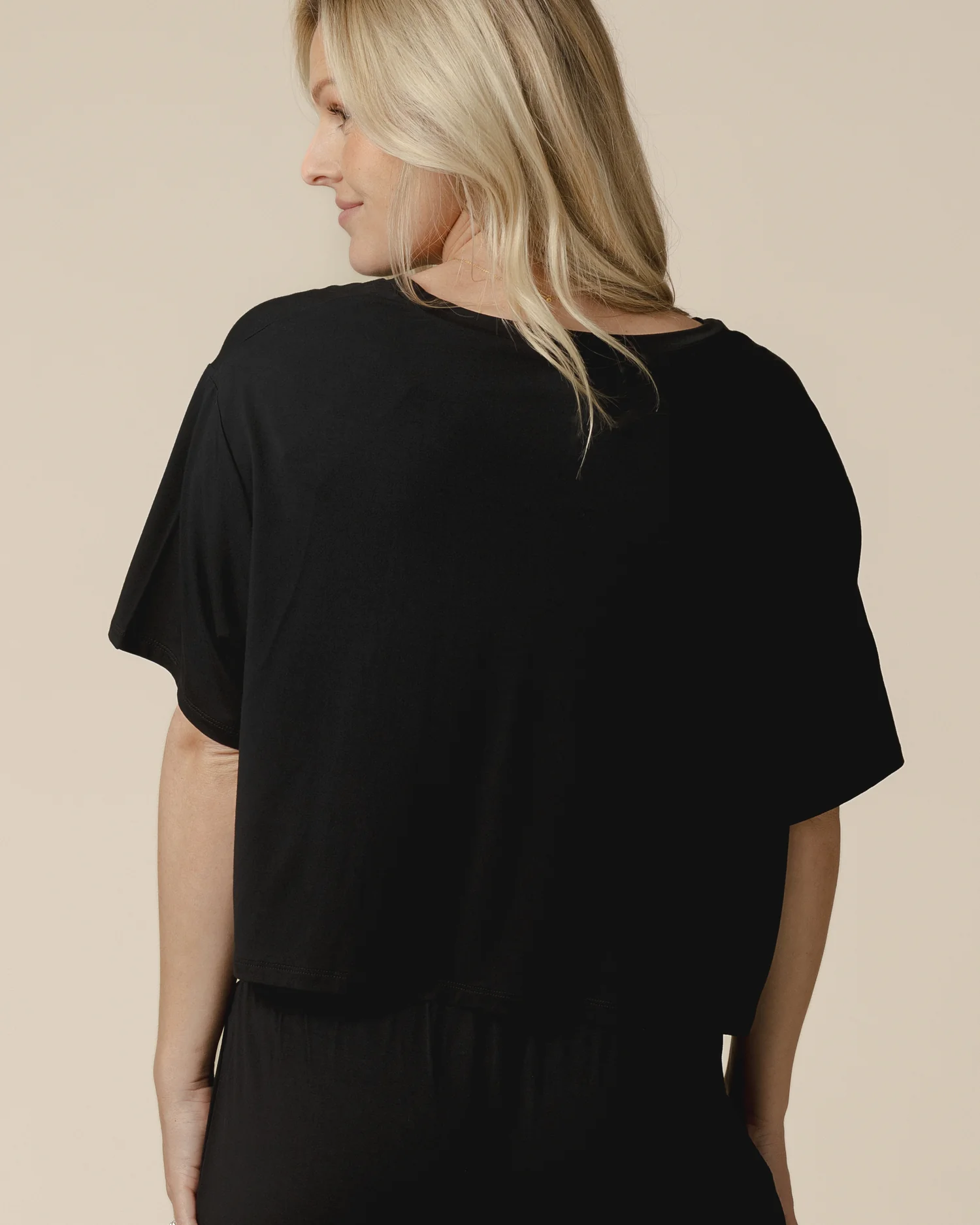 Aria Bamboo Casual Cropped Short Sleeve Top | Black - Image 3