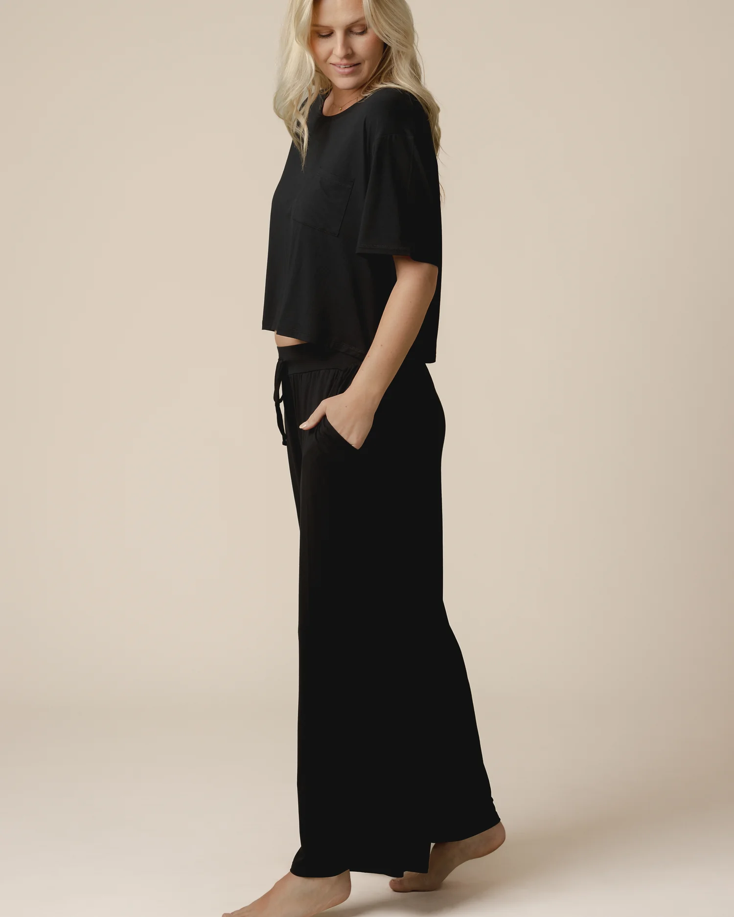 Aria Bamboo Casual Cropped Short Sleeve Top | Black - Image 4