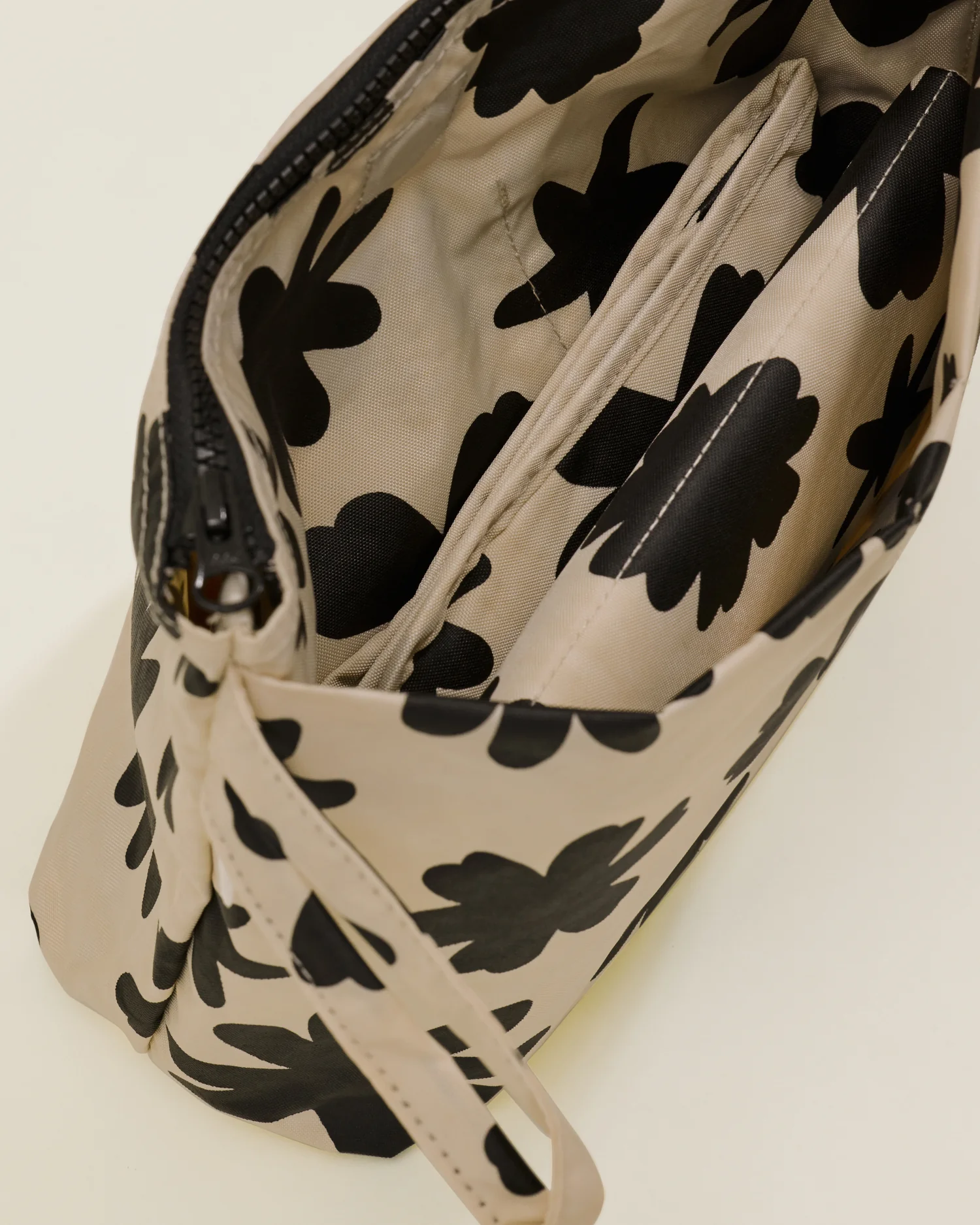 Quick Change Kit Bag | Cream Chamomiles - Image 4