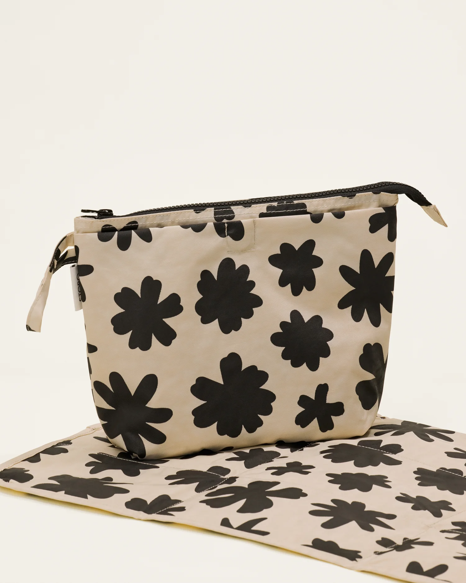 Quick Change Kit Bag | Cream Chamomiles - Image 2