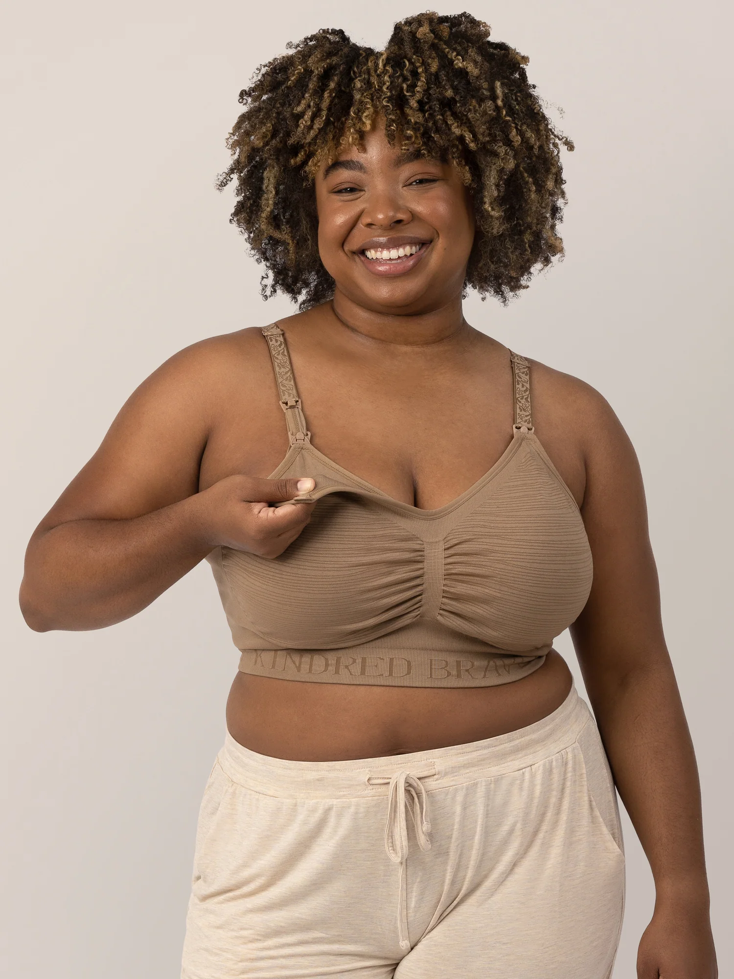 Sublime® Hands-Free Pumping & Nursing Bra | Latte - Image 4